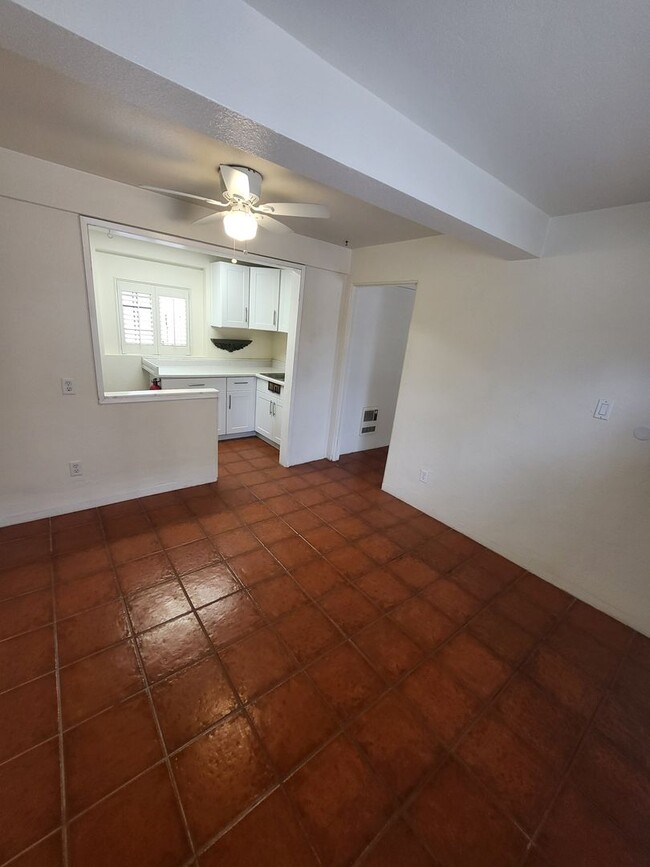 Building Photo - Quaint and Cozy 1x1 apartment in the histo...