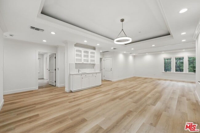 Building Photo - 412 N Maple Dr