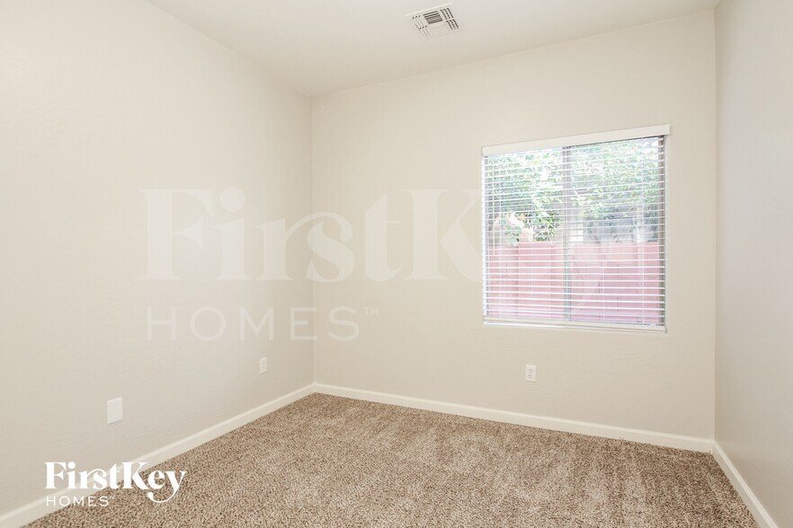 Building Photo - 14912 N 153rd Ave