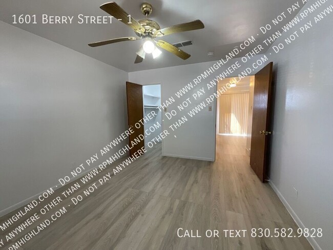 Building Photo - **AVAILABLE NOW** SPACIOUS 1 BED 1 BATH IN...