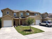 Building Photo - Town home for rent