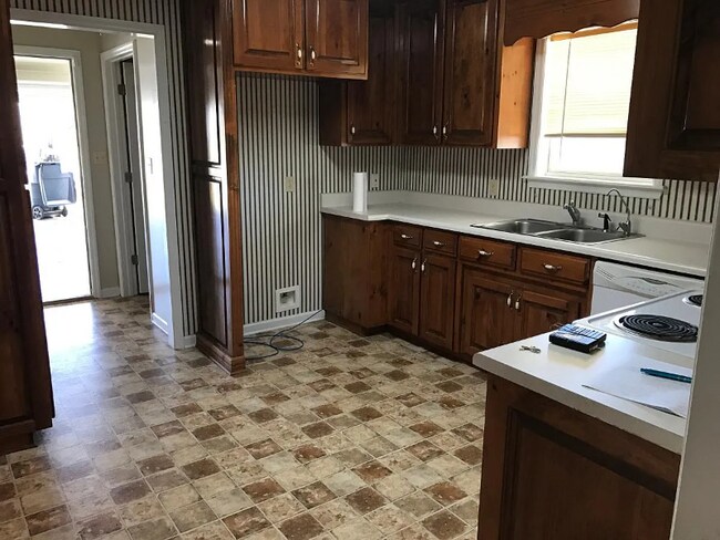 Building Photo - 4274 Hampton Dr