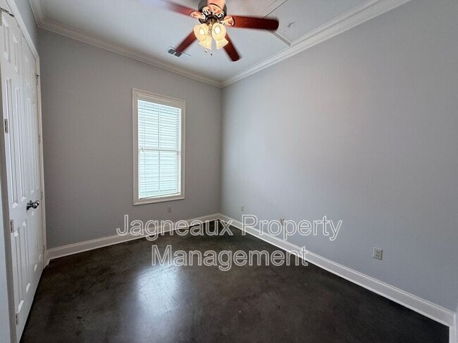 Building Photo - 119 Shallowford Dr