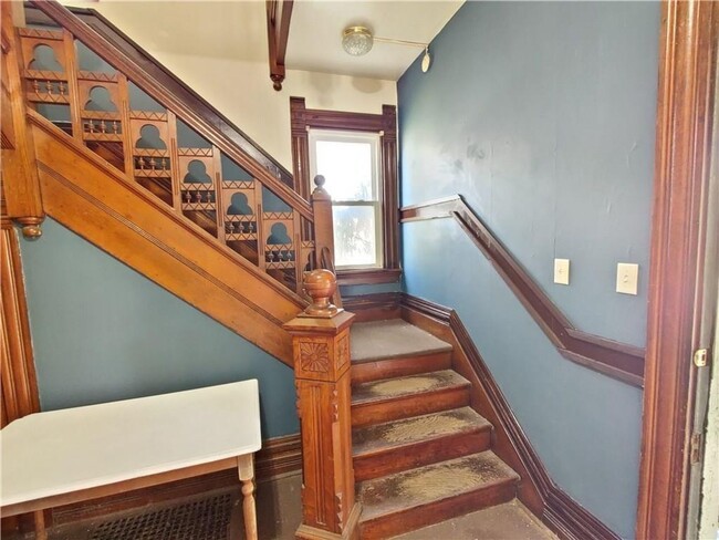Building Photo - 17 E Mechanic St #2