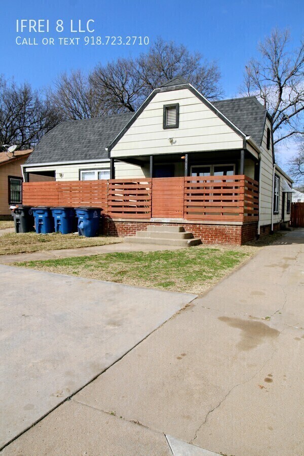 Building Photo - 2865 E Admiral Pl