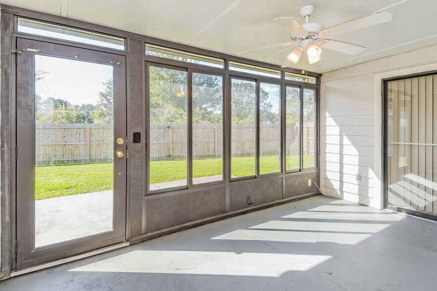 Building Photo - 8850 Cherry Hill Dr