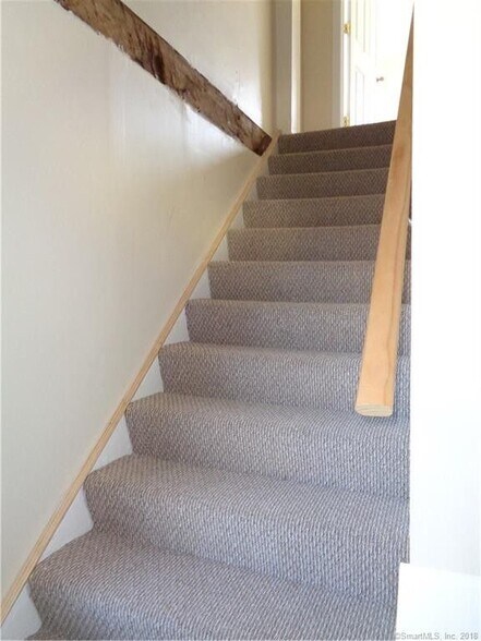 Building Photo - 454 Middle Tpke E