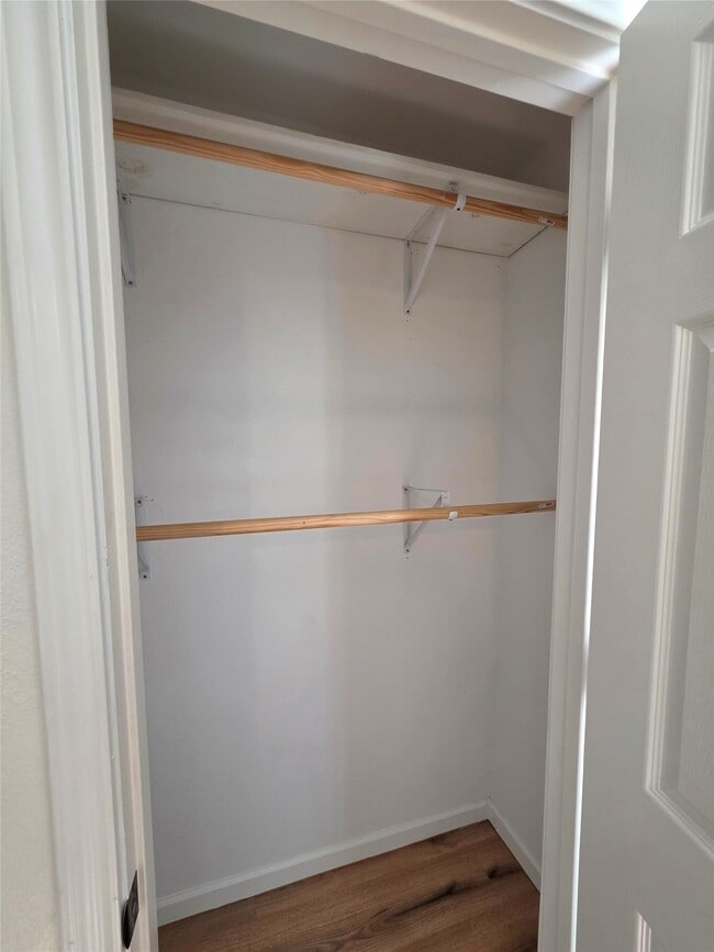 Building Photo - 5422 Pine Ave