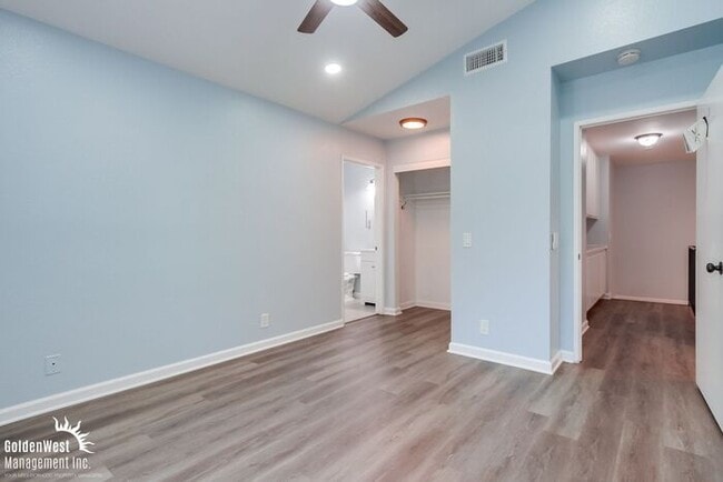 Building Photo - Modern & Spacious 2Bdm 2.5Ba Condo in Cany...