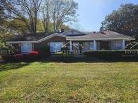 Building Photo - 4-Bedroom Ranch Home with Original Hardwoo...