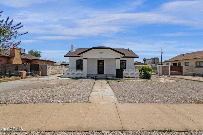 Building Photo - 325 N 18th Dr