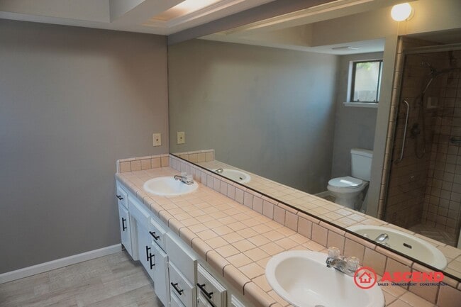 Building Photo - Beautiful 3 Bedroom Home Located in the Southwest!