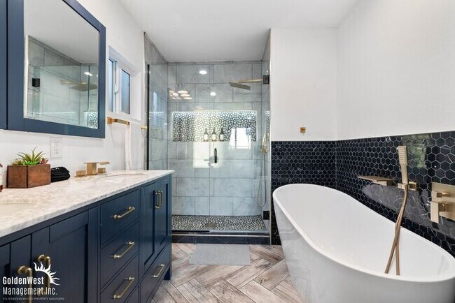 Building Photo - Charming 3Bdm 3Ba Unfurnished Home with Pa...