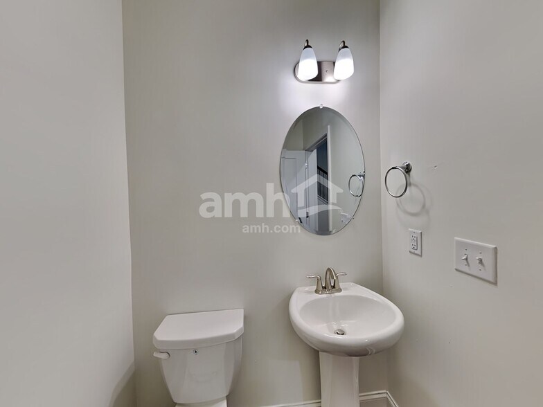 Building Photo - 513 Slew Dr