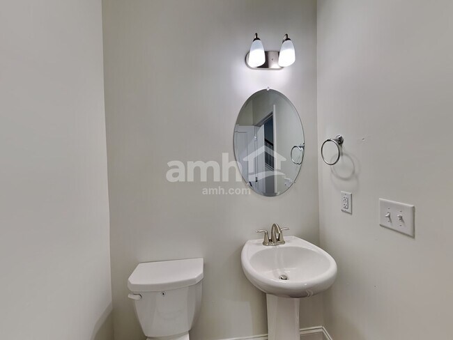 Building Photo - 513 Slew Dr