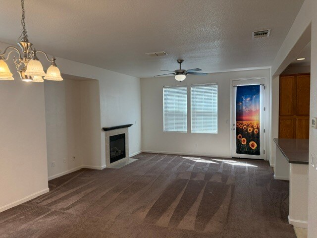 Building Photo - Gorgeous Modesto Home 3 Bedroom 2.5 Bathroom