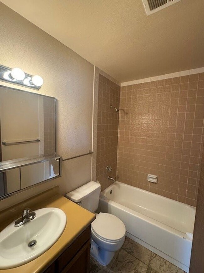 Building Photo - ar2227