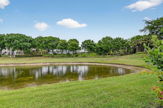 Building Photo - 10337 Trianon Pl