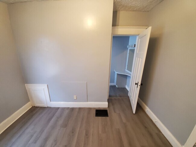 Building Photo - 519 Homewood Ave