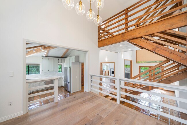Building Photo - Beautifully Renovated Woodland Hills Home