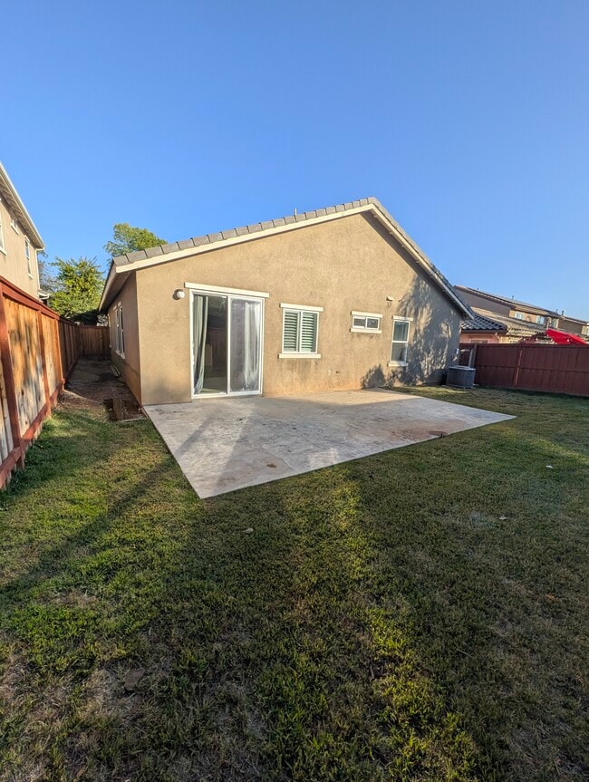 Building Photo - 1349 Edelweiss Dr