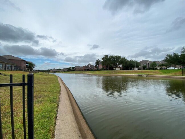 Building Photo - 10122 Meridian Lakes Dr