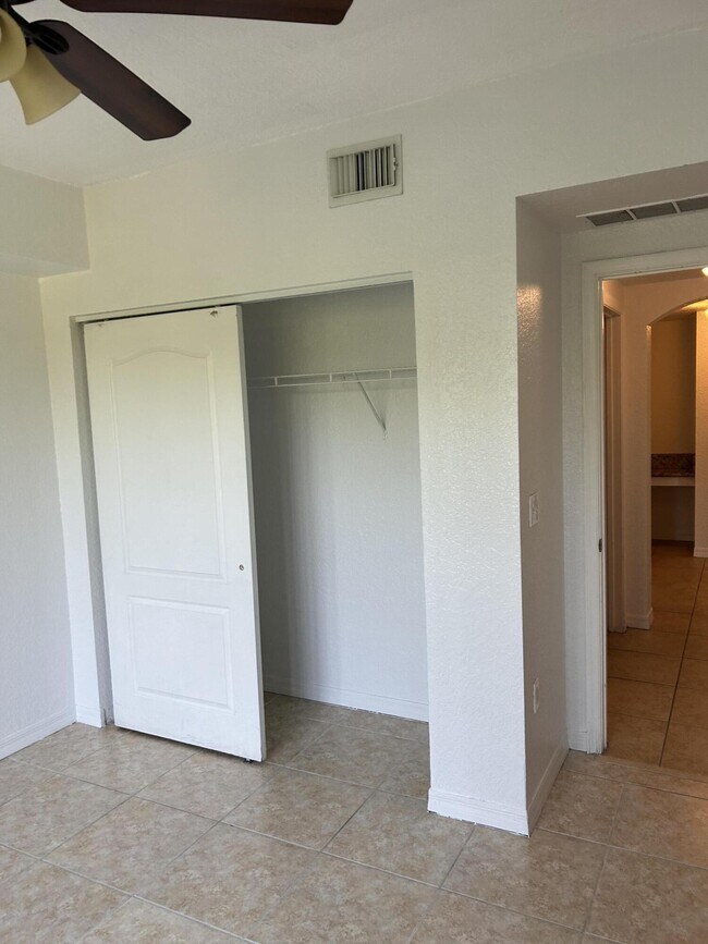 Building Photo - 130 SW Peacock Blvd