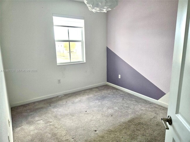 Building Photo - 1332 SE 26th Ter