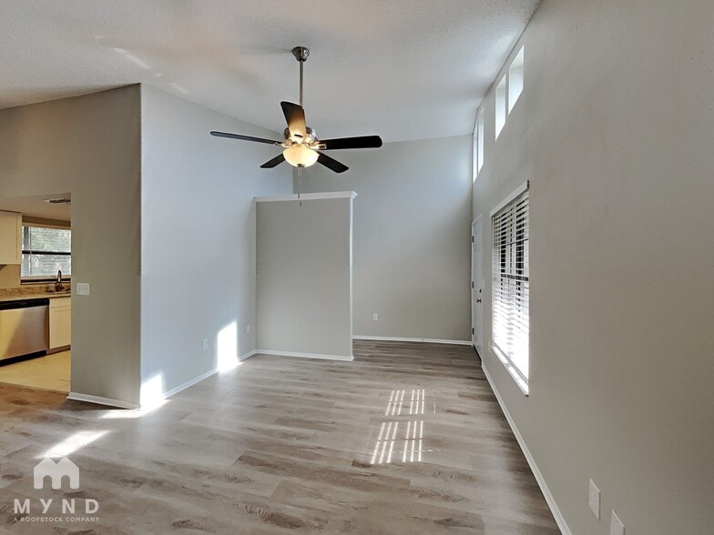 Building Photo - 7830 Seasons Ln