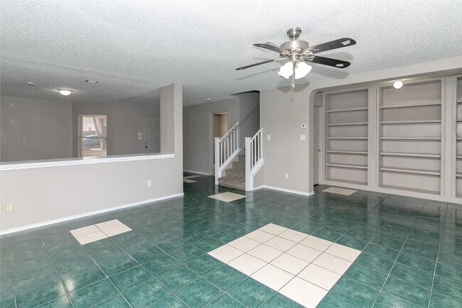 Building Photo - Room in Single Family Home on Heyerdahl Dr