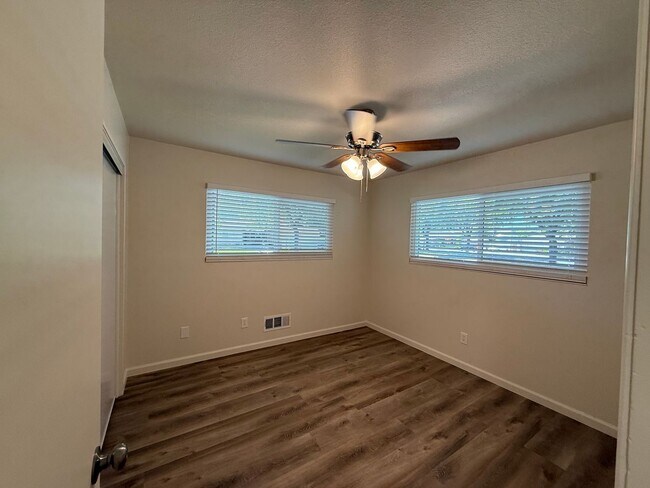 Building Photo - Newly renovated single story in Greenwood Estates!
