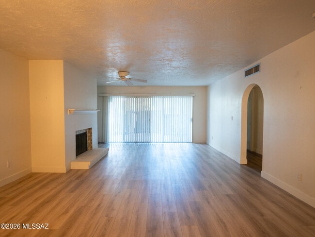 Building Photo - 558 N Dodge Blvd