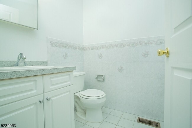 Building Photo - 572 Old Dover Rd