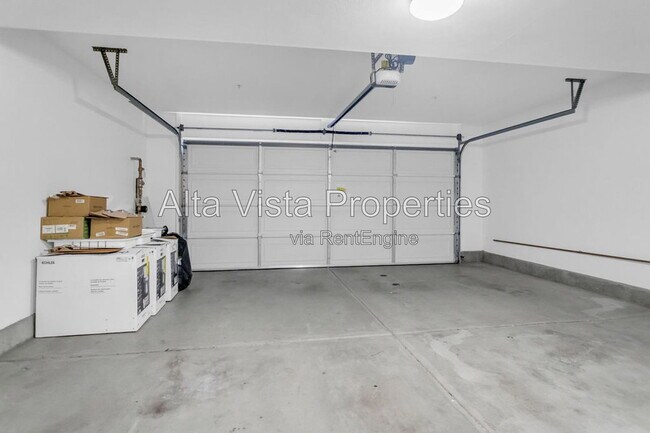 Building Photo - 16912 Laurel Hill Ln