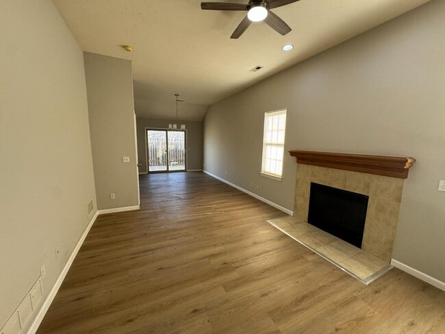 Building Photo - 410 Trent Ct