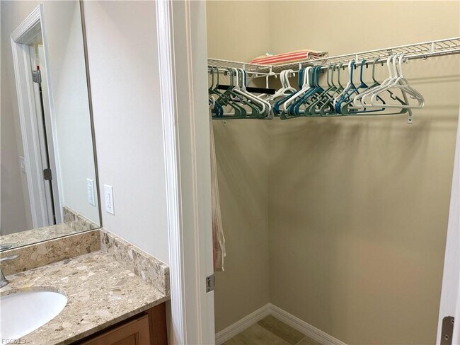 Building Photo - 1431 Santiago Cir