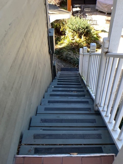 Stairs - 561 Page Ave NE