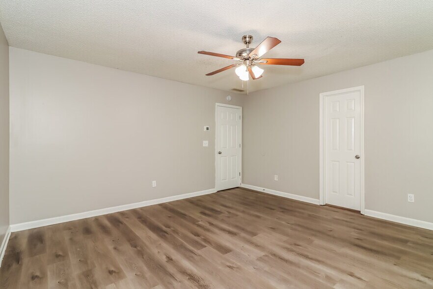 Building Photo - 69 Middlebrook Dr