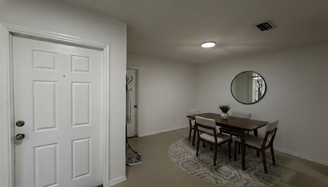 Building Photo - Spacious 3-Bed, 2.5-Bath Townhome in a Quiet Location!