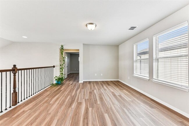 Building Photo - 164 MacArthur Dr