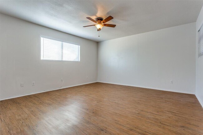 Building Photo - 2214 Winchester Dr