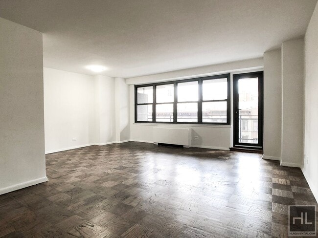 Building Photo - 240 E 82nd St