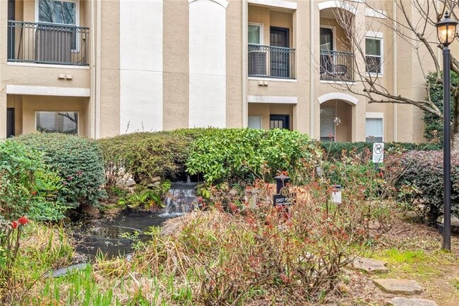 Building Photo - 955 Juniper St NE