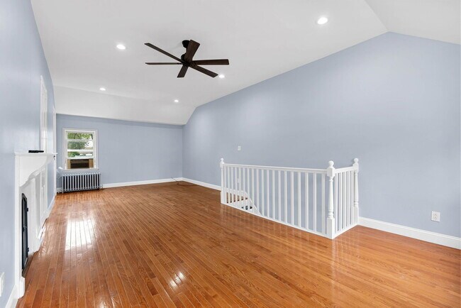 Building Photo - 537 E Girard Ave