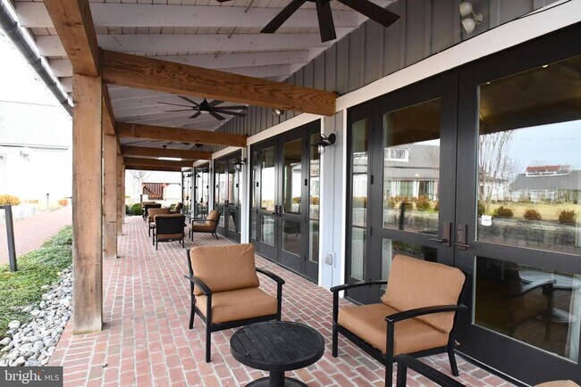 Building Photo - 2105 Hemlock Bay Rd