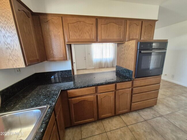 Building Photo - 3945 W Orange Dr