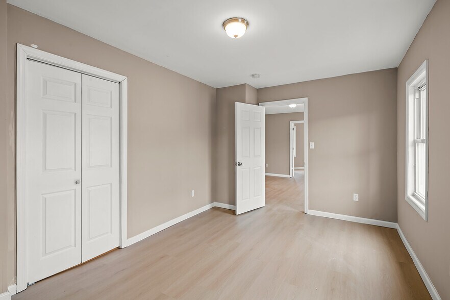 Building Photo - 113 E Main St