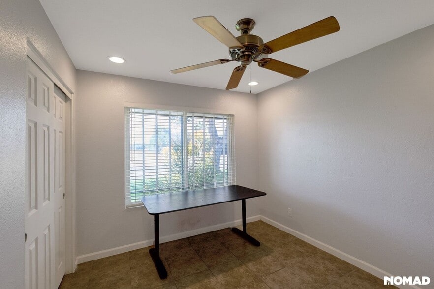 Building Photo - 1049 N Granite Reef Rd