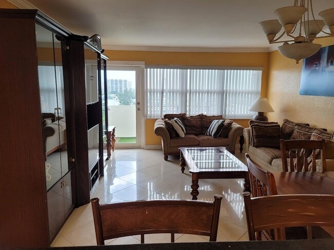 Building Photo - 401 Golden Isles Dr
