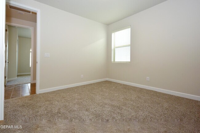 Building Photo - 705 Paseo De La Reina St